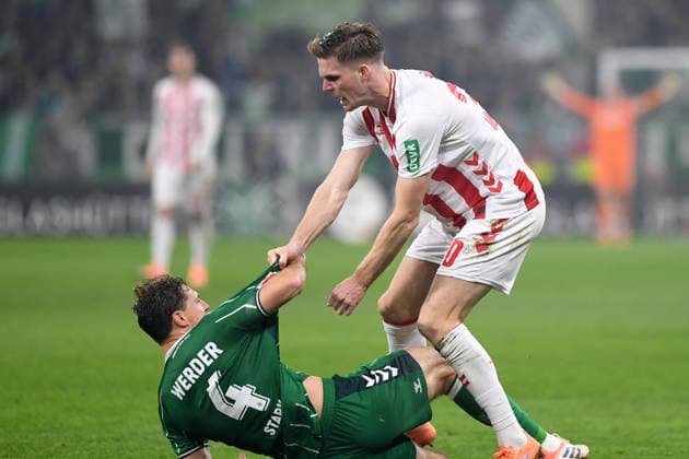 Niklas Stark Werder Bremen and Marius Buelter 1 FC Koeln gestures, gestures during the Bundesliga match between Werder Bremen and 1 FC Köln, Weserstadion on November 29, 2025 in Bremen, Germany Photo by Ralf Treese DeFodi Images Niklas Stark Werder Bremen and Marius Buelter 1 FC Koeln gestures during the Bundesliga match between Werder Bremen and 1 FC Köln at Weserstadion on November 29, 2025 in Bremen, Germany Photo by Ralf Treese DeFodi Images DFL regulations prohibit any use of photographs as image sequences and or quasi video Photo by Ralf Treese DeFodi Images