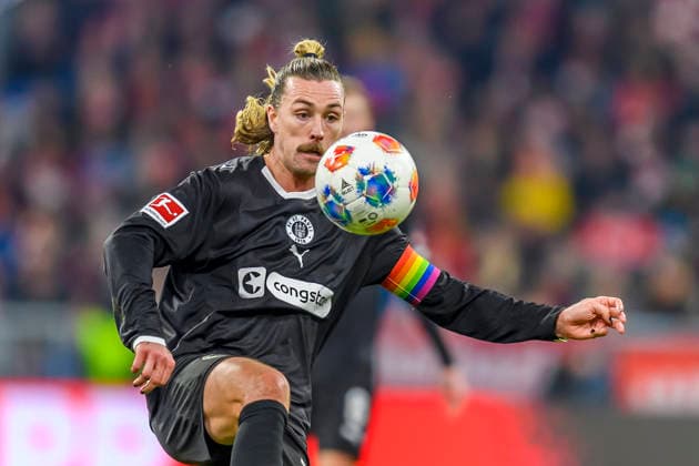 GER, DFB, FC Bayern Muenchen vs FC St Pauli 29 11 2025, Allianz Arena, Muenchen, GER, DFB, FC Bayern Muenchen vs FC St Pauli, in picture Jackson Irvine St Pauli 7 nordphotoxGmbHx xStraubmeier nph00004