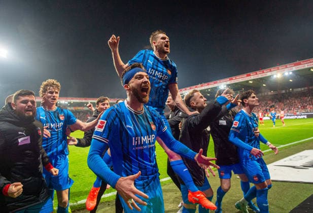 Soccer, Men, Season 2025 2026, 1 Bundesliga 12 Matchday , 1 FC Union Berlin 1 FC Heidenheim, f l Marnon Busch Heidenheim , Jan Schöppner Heidenheim , Julian Niehues Heidenheim , Patrick Mainka Heidenheim , Niklas Dorsch Heidenheim , Thomas Keller Heidenheim , Cheering after final whistle, 29 11 2025, Copyright: xSebastianxRäppold MatthiasxKochx