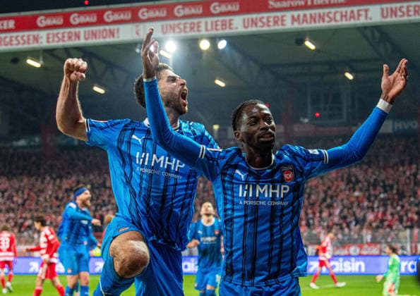 Soccer, Men, Season 2025 2026, 1 Bundesliga 12 Matchday , 1 FC Union Berlin 1 FC Heidenheim, f l Stefan Schimmer Heidenheim , Omar Traore Heidenheim , Cheering after goal to 1 1, 29 11 2025, Copyright: xSebastianxRäppold MatthiasxKochx