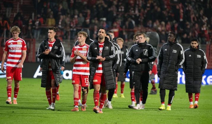 Soccer, Men, Season 2025 2026, 1 Bundesliga 12 Matchday , 1 FC Union Berlin 1 FC Heidenheim, f l Leopold Querfeld 1 FC Union Berlin , Janik Haberer 1 FC Union Berlin , Andras Schäfer 1 FC Union , Rani Khedira 1 FC Union Berlin , Disappointment after final whistle, 29 11 2025, Copyright: xMatthiasxKochx