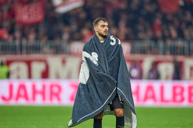 Danel Sinani of St.Pauli sad in the match FC BAYERN MÜNCHEN - FC ST. PAULI on November 29, 2025 at Allianz Arena München, Germany. Season 2026 2026, 1.Bundesliga, FCB, matchday 12,