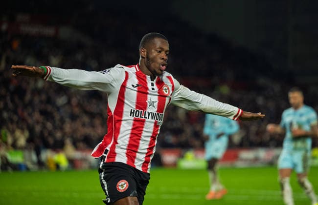 Brentford v Burnley Premier League Dango Ouattara of Brentford celebrates scoring his first goal and his team™s third against Burnley during the Premier League match at the Gtech Community Stadium, Brentford 29 11 2025 UK Newspapers OUT Copyright: xGraemexWilcocksonx FIL-22568-0058
