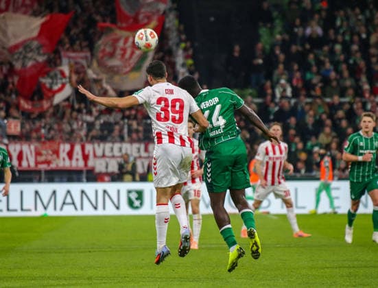 Germany Soccer Bundesliga 2025 26, 8 Matchday SV Werder Bremen vs 1 FC Köln Weserstadion Stadion Bremen Victor Boniface SV Werder Bremen, 44 Cenk Özkacar Cenk Oezkacar 1 FC Köln, 39 Bremen Copyright: xAymanxAlahmedx