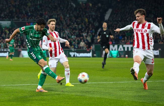 Germany Soccer Bundesliga 2025 26, 8 Matchday SV Werder Bremen vs 1 FC Köln Weserstadion Stadion Bremen Yukinari Sugawara SV Werder Bremen, 3 Bremen Copyright: xAymanxAlahmedx