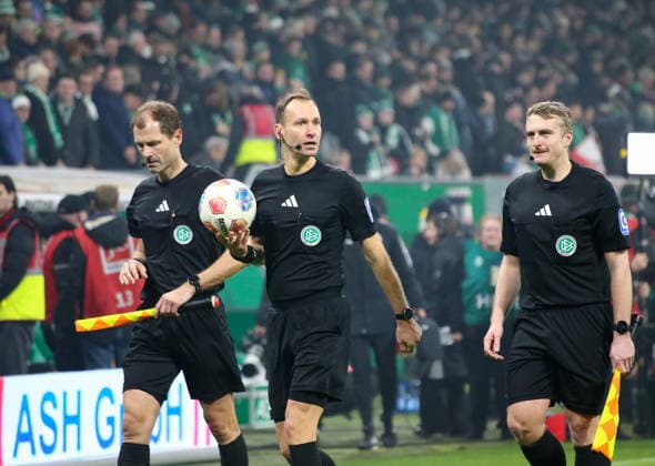 Germany Soccer Bundesliga 2025 26, 8 Matchday SV Werder Bremen vs 1 FC Köln Weserstadion Stadion Bremen Referee Bastian Dankert 1 Assistant RenÃ Rohde 2 Assistant Robert Wessel Bremen Copyright: xAymanxAlahmedx