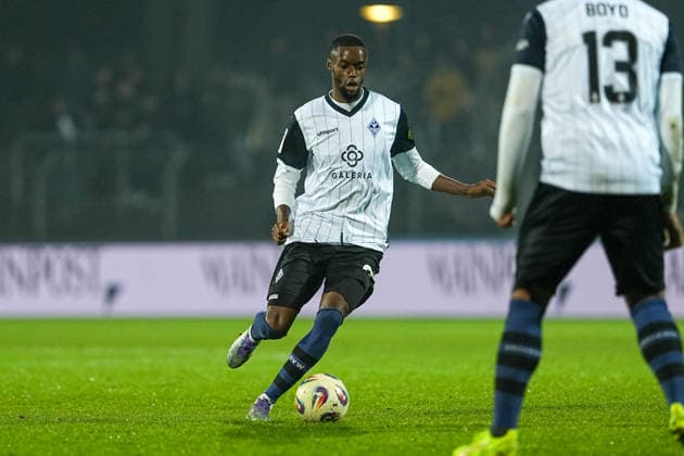 Football 3 Liga, Final Match 1, 1 FC Schweinfurt 05 SV Waldhof Mannheim on 29 11 2025 in Schweinfurt Sachs Stadion , Germany, Season 2025 2026 DFB DFL REGULATIONS PROHIBIT ANY USE OF PHOTOGRAPHS as IMAGE SEQUENCES and or QUASI VIDEO Adama Diakhaby 27, SVWM in focus Schweinfurt Sachs Stadion Germany Copyright: xChristophxKinzingerx