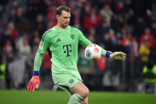 Manuel NEUER Goalkeeper Bayern Muenchen , Action,single image,cropped single motif,half figure,half figure Football 1 Bundesliga Season 2025 2026, 12 Matchday, Matchday12 FC Bayern Muenchen FC St Pauli 3 1 on 29 11 2025 , A L L I A N Z A R E N A