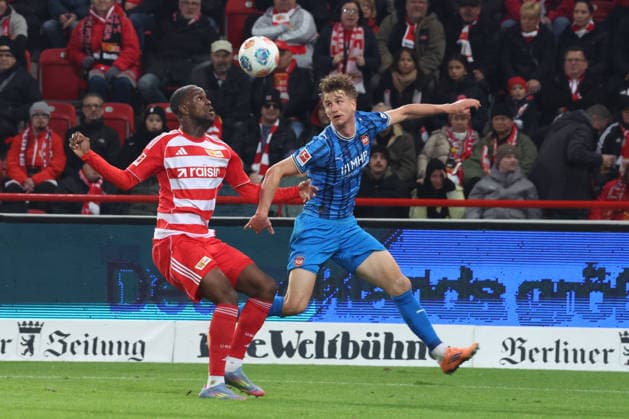 DEU, DFL, 1 FBL, 1 FC Union vs Heidenheim, 29 11 2025, Stadion Alte Foersterei, Berlin, DEU, DFL, 1 FBL, 1 FC Union vs Heidenheim, im Bild Ilyas Ansah 1 FC Union Berlin 10 , Jan Schoeppner Heidenheim 3 DFL regulations prohibit any use of Photographs as image sequences and or quasi video nordphotoxGmbHx xEngler nph00076