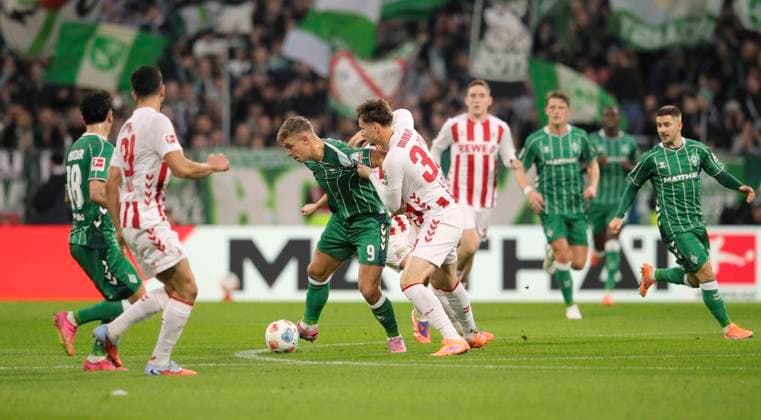 Photo Keke TOPP Werder vs Rav van den BERG Köln , right Football 1 Bundesliga , Matchday 12 on Sat 29 11 2025 Werder Bremen 1 FC Köln