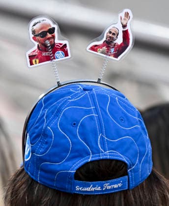 F1 Grand Prix of Qatar 2025 Sprint Race A fan of driver Lewis Hamilton of Britain during the Sprint race of the Formula One Qatar Grand Prix at Lusail International Circuit in Lusail, Qatar, on November, 29,2025. The Formula 1 Qatar Grand Prix will be held on 30 November 2025 DOHA Qatar Copyright: xNOUSHADxTHEKKAYILx