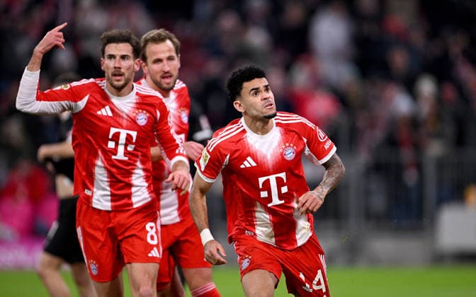 Soccer 1 Bundesliga Season 2025 2026 Matchday 12 FC Bayern Muenchen FC St Pauli 29 11 2025 FC Bayern Muenchen celebrating after the goal to 2 1, from left , Leon Goretzka , Harry Kane, goal scorer Luis Diaz