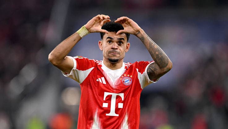 Soccer 1 Bundesliga Season 2025 2026 12 Matchday FC Bayern Muenchen FC St Pauli 29 11 2025 Cheering FC Bayern Muenchen after the goal to 2 1, goal scorer Luis Diaz