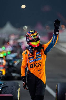 Oscar Piastri McLaren Formula 1 Team, Australia, 81 celebrates sprint win at Parc Ferme , QTR, Formula 1 World Championship, Qatar Grand Prix, Lusail International Circuit, sprint race, 29 11 2025 QTR, Formula 1 World Championship, Qatar Grand Prix, Lusail International Circuit, 29 11 2025 Lusail Copyright: xEibner-Pressefoto Memmlerx EP_MMR