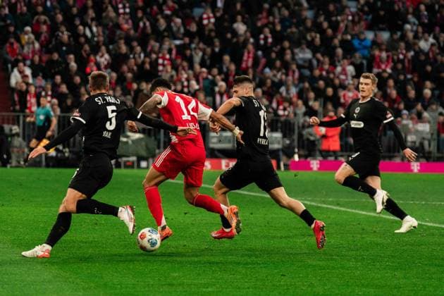 Germany, Soccer, 1 Bundesliga 2025 26, Matchday 12 FC Bayern Munich vs FC St Pauli Allianz Arena Munich Luis Diaz Bayern , 14 VS Hauke Wahl St Pauli , 5, Arkadiusz Pyrka St Pauli , 11 and Hauke Wahl St Pauli , 5 Copyright: xJamesxZabelx