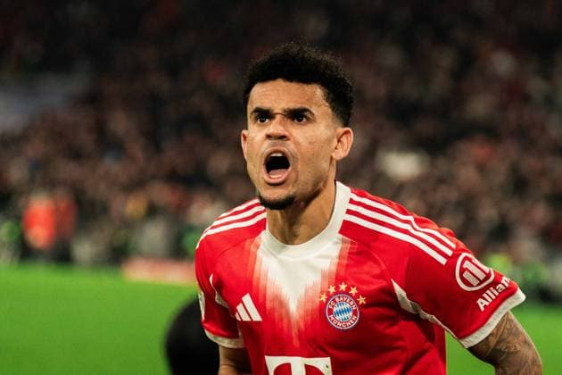 Germany, Soccer, 1 Bundesliga 2025 26, Matchday 12 FC Bayern Munich vs FC St Pauli Allianz Arena Munich Luis Diaz Bayern , 14 Goal celebration to 2 1 for FC Bayern Copyright: xJamesxZabelx