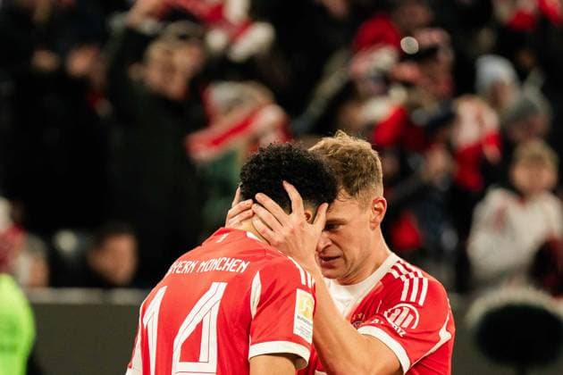Germany, Soccer, 1 Bundesliga 2025 26, Matchday 12 FC Bayern Munich vs FC St Pauli Allianz Arena Munich Luis Diaz Bayern , 14 and Joshua Kimmich Bayern , 6 celebrating the 2 1 goal for FC Bayern Copyright: xJamesxZabelx