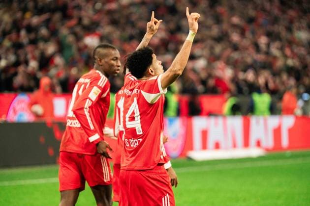 Germany, Soccer, 1 Bundesliga 2025 26, Matchday 12 FC Bayern Munich vs FC St Pauli Allianz Arena Munich Luis Diaz Bayern , 14 Goal celebration to 2 1 for FC Bayern Copyright: xJamesxZabelx