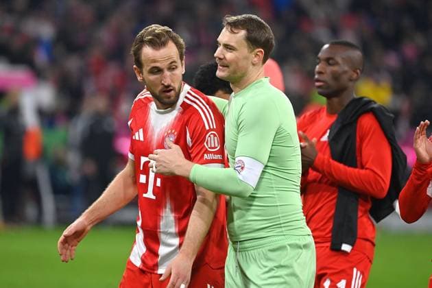 Final cheer Manuel NEW goalkeeper Bayern Muenchen with Harry KANE Bayern Muenchen jubilation,joy,enthusiasm,action Football 1 Bundesliga Season 2025 2026, 12 Matchday, Matchday12 FC Bayern Muenchen FC St Pauli 3 1 on 29 11 2025 , A L L I A N Z A R E N A