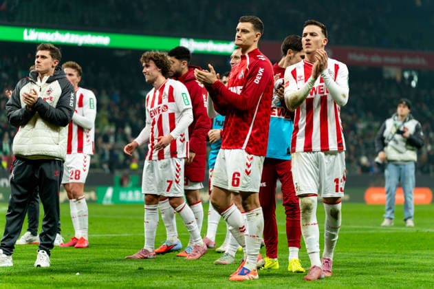 Cologne team in front of the fans after the end of the match, Sebastian Sebulonsen 1 FC Koeln, 28 , Luca Waldschmidt 1 FC Koeln, 07 , Eric Martel 1 FC Koeln, 06 , Said El Mala 1 FC Koeln, 13 , GER, SV Werder Bremen vs 1 FC Koeln, Soccer, Bundesliga, Matchday 12, Season 2025 2026, 29 11 2025 DFL REGULATES PROHIBIT ANY USE OF PHOTOGRAPHS AS IMAGE SEQUENCES AND OR QUASI VIDEO GER, SV Werder Bremen vs 1 FC Koeln, Football, Bundesliga, Matchday 12, Season 2025 2026, 29 11 2025 Bremen Copyright: xEibner-Pressefoto MaxxVincenx EP_MVN