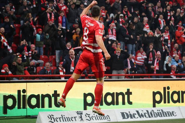 1 Soccer Bundesliga Union Berlin 1 FC Heidenheim Goal celebration, cheering Rani Khedira 1 FC Union Berlin, 8 celebrates the goal to 1 0 , during the match in the 1 Soccer Bundesliga Union Berlin 1 FC Heidenheim in Berlin, Stadion An der alten Försterei , on 29 11 2025 DFB regulations prohibit any use of photographs as image sequences and or quasi video Copyright: xBEAUTIFULxSPORTS Frankex