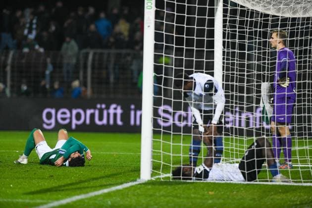-1. FC 1905 Schweinfurt vs. SV Waldhof Mannheim, Sachs-Stadion Football, 3. Liga -1. FC 1905 Schweinfurt vs. SV Waldhof Mannheim 29 Nov 2025 Sachs-Stadion , Schweinfurt, Germany Image: Ekin Ã‡elebi (Schweinfurt) on the ground after the match. DFL REGULATIONS PROHIBIT ANY USE OF PHOTOGRAPHS AS IMAGE SEQUENCES AND OR QUASI-VIDEO Schweinfurt Sachs-Stadion Bayern Germany Copyright: xPresseFotoxEvansx