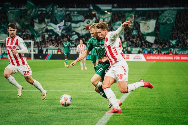 1 Bundesliga SV Werder Bremen vs 1 FC Köln, 29 11 2025 Marco Grüll Werder Bremen, 17 vs Sebastian Sebulonsen 1 FC Köln, 28 Football, 1 Bundesliga, Matchday 12 SV Werder Bremen vs 1 FC Köln on 29 11 2025 at Weserstadion, Bremen DFL REGULATIONS PROHIBIT ANY USE OF PHOTOGRAPHS AS IMAGE SEQUENCES AND OR QUASI VIDEO Copyright: xBEAUTIFULxSPORTS Tonhäuserx