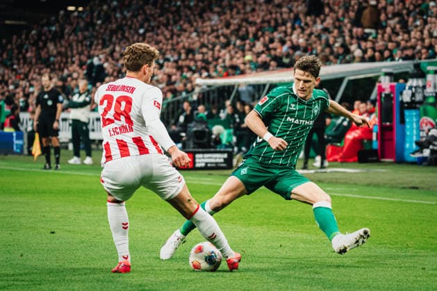 1 Bundesliga SV Werder Bremen vs 1 FC Köln, 29 11 2025 Sebastian Sebulonsen 1 FC Köln, 28 vs Jens Stage Werder Bremen, 6 Soccer, 1 Bundesliga, 12 Matchday SV Werder Bremen vs 1 FC Köln on 29 11 2025 at Weserstadion, Bremen DFL REGULATIONS PROHIBIT ANY USE OF PHOTOGRAPHS AS IMAGE SEQUENCES AND OR QUASI VIDEO Copyright: xBEAUTIFULxSPORTS Tonhäuserx