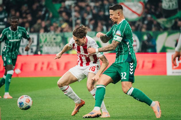 1 Bundesliga SV Werder Bremen vs 1 FC Köln, 29 11 2025 Jakub Kami ski 1 FC Köln, 16 vs Marco Friedl Werder Bremen, 32 Soccer, 1 Bundesliga, Matchday 12 SV Werder Bremen vs 1 FC Köln on 29 11 2025 at Weserstadion, Bremen DFL REGULATIONS PROHIBIT ANY USE OF PHOTOGRAPHS AS IMAGE SEQUENCES AND OR QUASI VIDEO Copyright: xBEAUTIFULxSPORTS Tonhäuserx