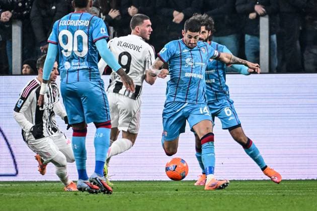 Alessandro Deiola of Cagliari Calcio during Juventus FC vs Cagliari Calcio, Italian soccer Serie A match in Turin, Italy, November 29 2025  Copyright: xLuigixCanu IPAxSportx xipa-agency.netx xx IPA_68517064 IPA_Agency_IPA68517064