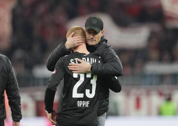 Disappointed St Paulis 23 OPPIE and St Paulis coach Alexander BLESSIN after the match Soccer Munich St Pauli Soccer Bundesliga, FC Bayern Munich FC St Pauli Hamburg, Matchday 12, Season 2025 2026, on 29 11 2025 in Munich, A L L I A N Z A R E N A, Germany Source Copyright Credit Oryk HAIST xFRAUENFUSSBALL-BAYERN-PAULIx