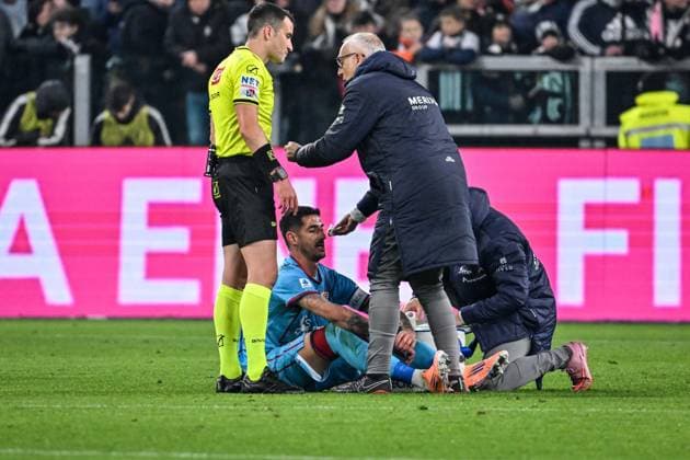 Alessandro Deiola of Cagliari Calcio, Infortunio during Juventus FC vs Cagliari Calcio, Italian soccer Serie A match in Turin, Italy, November 29 2025  Copyright: xLuigixCanu IPAxSportx xipa-agency.netx xx IPA_68517168 IPA_Agency_IPA68517168