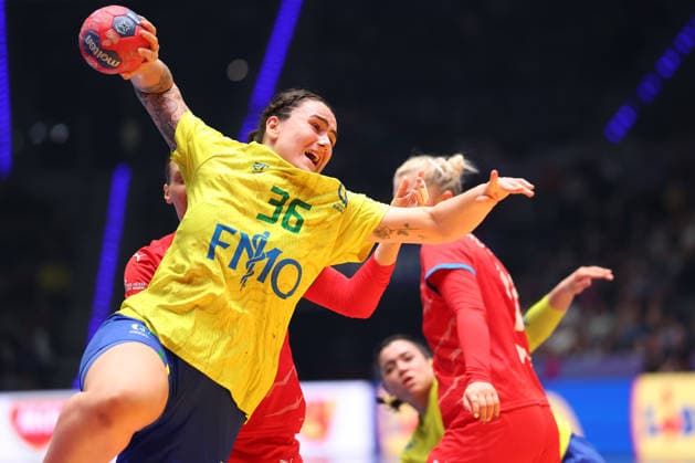 Brazil Czech Republic, IHF Womens Handball World Championship Marcela Santos Arounian Brazil, 36 preliminary round match of the Womens Handball World Championship between Brazil and Czech Republic on November 29, 2025 at the Porsche Arena in Stuttgart , Stuttgart Baden Württemberg Germany Porsche Arena
