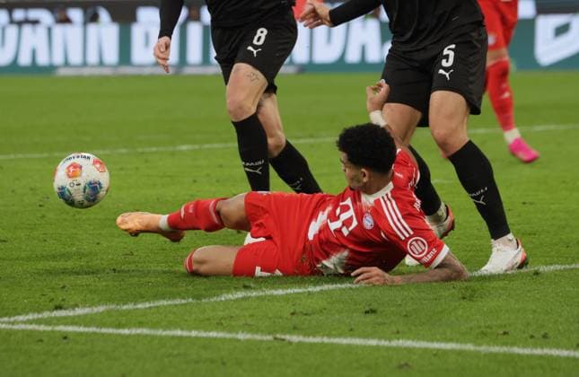 Enforced Bayerns 14 LUIS DIAZ before goal to 1 1 Football Muenchen St Pauli Football Bundesliga, FC Bayern München FC St Pauli Hamburg, Matchday 12, Season 2025 2026, on 29 11 2025 in Muenchen, A L L I A N Z A R E N A, Germany Source Copyright Credit Oryk HAIST xFRAUENFUSSBALL-BAYERN-PAULIx
