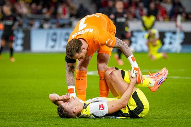 Germany Soccer Bundesliga 2025 26, 12 Matchday Bayer 04 Leverkusen vs Borussia Dortmund BayArena Leverkusen Nico Schlotterbeck Borussia Dortmund, 4 and Mark Flekken Bayer Leverkusen, 1 Copyright: xJOERANxSTEINSIEKx