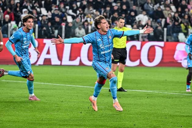 Sebastiano Esposito of Cagliari Calcio, Esultanza, Joy, Celebration After scoring goal, during Juventus FC vs Cagliari Calcio, Italian soccer Serie A match in Turin, Italy, November 29 2025  Copyright: xLuigixCanu IPAxSportx xipa-agency.netx xx IPA_68518149 IPA_Agency_IPA68518149