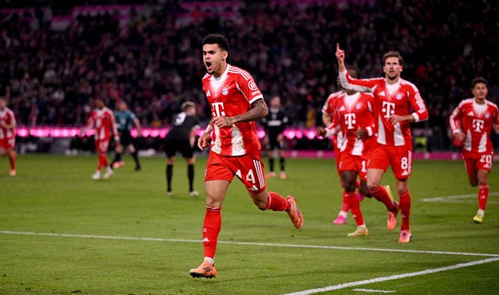 Soccer 1 Bundesliga Season 2025 2026 12 Matchday FC Bayern Muenchen FC St Pauli 29 11 2025 FC Bayern Muenchen cheering after the goal to 2 1 , from left , goal scorer Luis Diaz, Leon Goretzka
