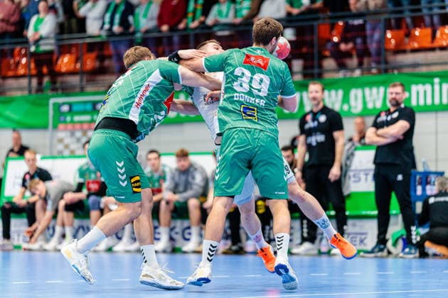 v l Ian Weber GWD Minden, 13 , Elvar Oern Jonsson SC Magdeburg, 19 , Malte Donker GWD Minden, 39 GER, GWD Minden vs SC Magdeburg, Handball, 1 Bundesliga, Matchday 14, Season 2025 2026, 29 11 2025 GER, GWD Minden vs SC Magdeburg, Handball, 1 Bundesliga, Matchday 14, Season 2025 2026, 29 11 2025 Luebbecke Copyright: xEibner-Pressefoto JanxRollingerx EP_JSK