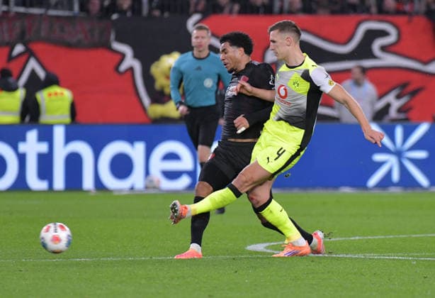 29 11 2025, xblx, Soccer 1 Bundesliga, Bayer 04 Leverkusen Borussia Dortmund v l Malik Tillman Bayer Leverkusen , Nico Schlotterbeck Borussia Dortmund DFL DFB REGULATIONS PROHIBIT ANY USE OF PHOTOGRAPHS as IMAGE SEQUENCES and or QUASI VIDEO Leverkusen