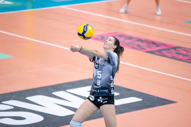 1 Volleyball Bundesliga Women Schwarz Weiss Erfurt vs ETV Hamburger Volksbank Volleys Erfurt 29 11 2025 Emilie Respaut 5 Schwarz Weiss Erfurt 1 Volleyball Bundesliga Women Schwarz Weiss Erfurt vs ETV Hamburger Volksbank Volleys Riethsporthalle Erfurt 29 11 2025 Copyright: xBEAUTIFULxSPORTS Duehringx