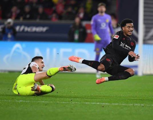 29 11 2025, xophax, Soccer 1 Bundesliga, Bayer 04 Leverkusen Bour Dortmund Nico Schlotterbeck , left BVB and Malik Tillmann , right Bayer 04 DFL DFB REGULATIONS PROHIBIT ANY USE OF PHOTOGRAPHS as IMAGE SEQUENCES and or QUASI VIDEO Leverkusen
