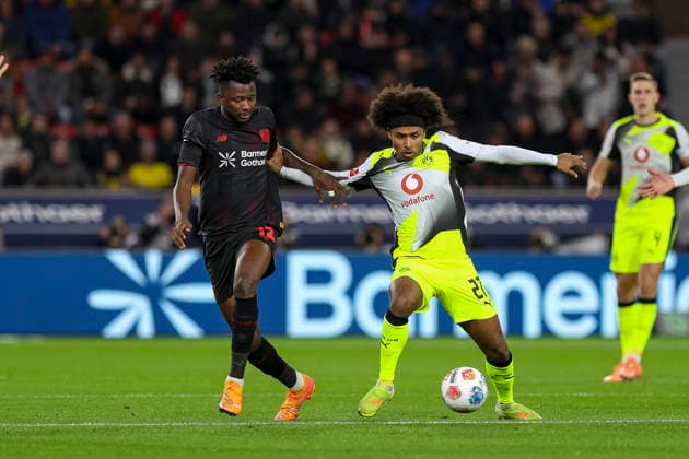 Leverkusen, Germany, 29 11 25 Edmond Faycial Tapsoba Bayer 04 Leverkusen and Karim Adeyemi Borussia Dortmund fighting for the ball during the Bundesliga match between Bayer 04 Leverkusen and Borussia Dortmund at BayArena Leverkusen BayArena North Rhine Westphalia Germany Copyright: xBrauer-Fotoagenturx xAdrianxSchlx