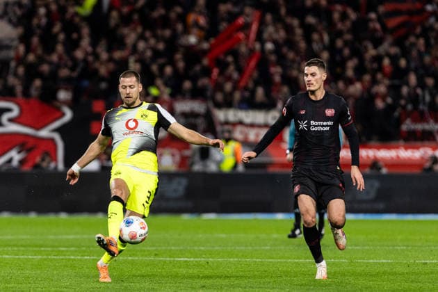 1 Soccer Bundesliga Bayer 04 Leverkusen Borussia Dortmund 29 11 2025 Nico Schlotterbeck Borussia Dortmund, 4 , Patrik Schick Bayer 04 Leverkusen, 14 1 Soccer Bundesliga Bayer 04 Leverkusen Borussia Dortmund, BayArena, Leverkusen 29 11 2025 DFL regulations prohibit any use of photographs as image sequences and or quasi video Copyright: xBEAUTIFULxSPORTS Buriakovx