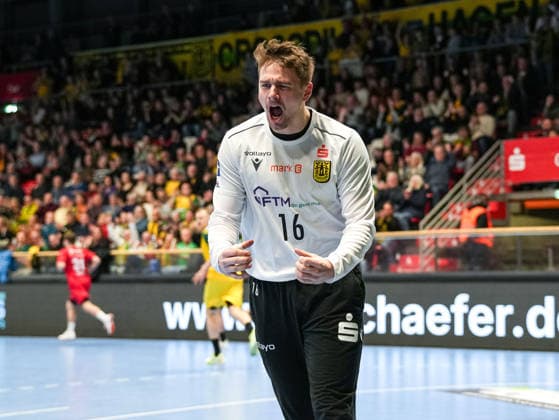 Pascal Bochmann VfL Eintracht Hagen, 16 cheers VfL Eintracht Hagen vs SG BBM Bietigheim, Handball, 2 Bundesliga, Matchday 13, Season 2025 2026, 29 11 2025 VfL Eintracht Hagen vs SG BBM Bietigheim, Handball, 2 Bundesliga, Matchday 13, Season 2025 2026, 29 11 2025 Hagen Copyright: xEibner-Pressefoto DamianxKruczynx EP_DKI