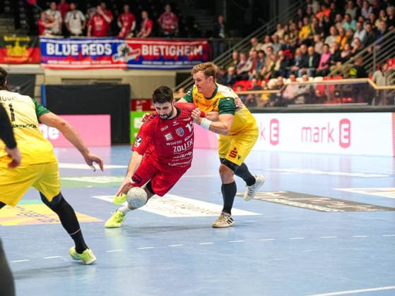Juan de la Pena SG BBM Bietigheim, 13 on the dribble VfL Eintracht Hagen vs SG BBM Bietigheim, Handball, 2 Bundesliga, Matchday 13, Season 2025 2026, 29 11 2025 VfL Eintracht Hagen vs SG BBM Bietigheim, Handball, 2 Bundesliga, Matchday 13, Season 2025 2026, 29 11 2025 Hagen Copyright: xEibner-Pressefoto DamianxKruczynx EP_DKI
