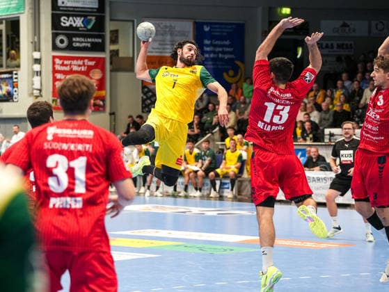 Pouya Norouzi VfL Eintracht Hagen, 07 on goal throw VfL Eintracht Hagen vs SG BBM Bietigheim, Handball, 2 Bundesliga, Matchday 13, Season 2025 2026, 29 11 2025 VfL Eintracht Hagen vs SG BBM Bietigheim, Handball, 2 Bundesliga, Matchday 13, Season 2025 2026, 29 11 2025 Hagen Copyright: xEibner-Pressefoto DamianxKruczynx EP_DKI