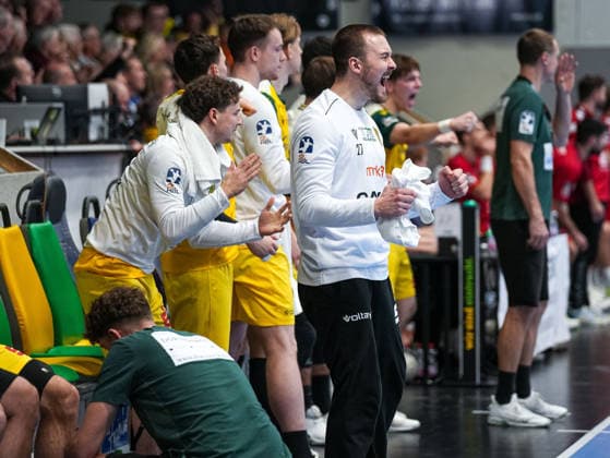 Dennis Wipf VfL Eintracht Hagen, 27 on cheering VfL Eintracht Hagen vs SG BBM Bietigheim, Handball, 2 Bundesliga, Matchday 13, Season 2025 2026, 29 11 2025 VfL Eintracht Hagen vs SG BBM Bietigheim, Handball, 2 Bundesliga, Matchday 13, Season 2025 2026, 29 11 2025 Hagen Copyright: xEibner-Pressefoto DamianxKruczynx EP_DKI