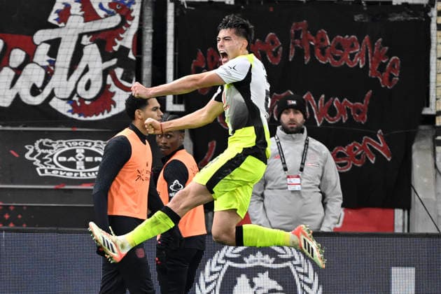 Aaron Anselmino Dortmund 28 cheers after scoring 0 1 29 11 2025 Soccer Bayer Leverkusen vs Borussia Dortmund, BayArena, Leverkusen, DFB DFL REGULATIONS PROHIBIT ANY USE OF PHOTOGRAPHS AS IMAGE SEQUENCES AND OR QUASI VIDEO Copyright: xpepphotox xHorstxMauelshagenx pep00321, pep_20251129_hm_216958