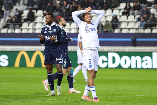FOOTBALL : Paris FC Vs AJ Auxerre - Ligue 1 - 29 11 2025 Kevin Danois (AJ Auxerre) Vs Otavio Ataide Da Silva (Paris FC) ParisFrance  Copyright: xMichaelxBaucherx
