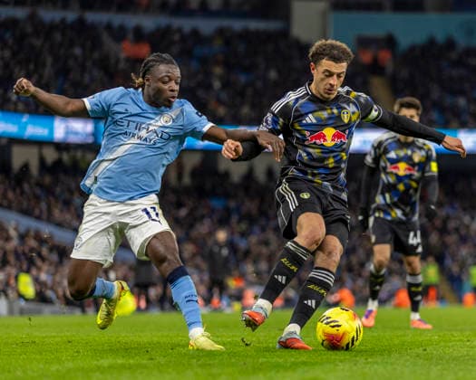 29th November 2025; Etihad Stadium, Manchester, Lancashire, England; Premier League Football, Manchester City versus Leeds United; Ethan Ampadu of Leeds United under pressure from Jeremy Doku of Manchester City  TimxWilliams
